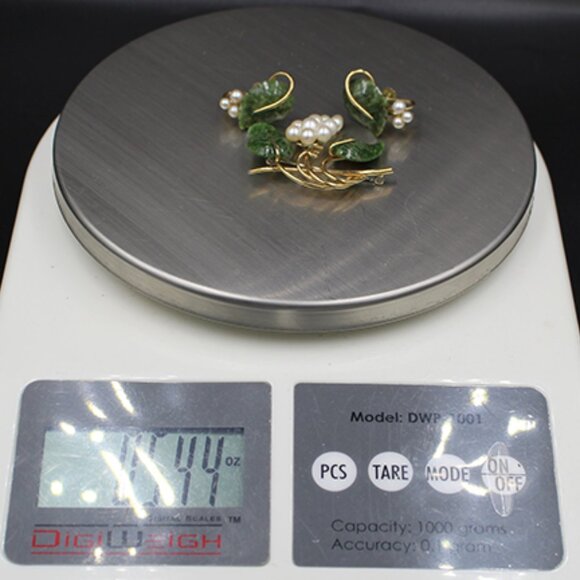 KREMENTZ JADE AND PEARL BROOCH AND EARRINGS - Picture 10 of 10